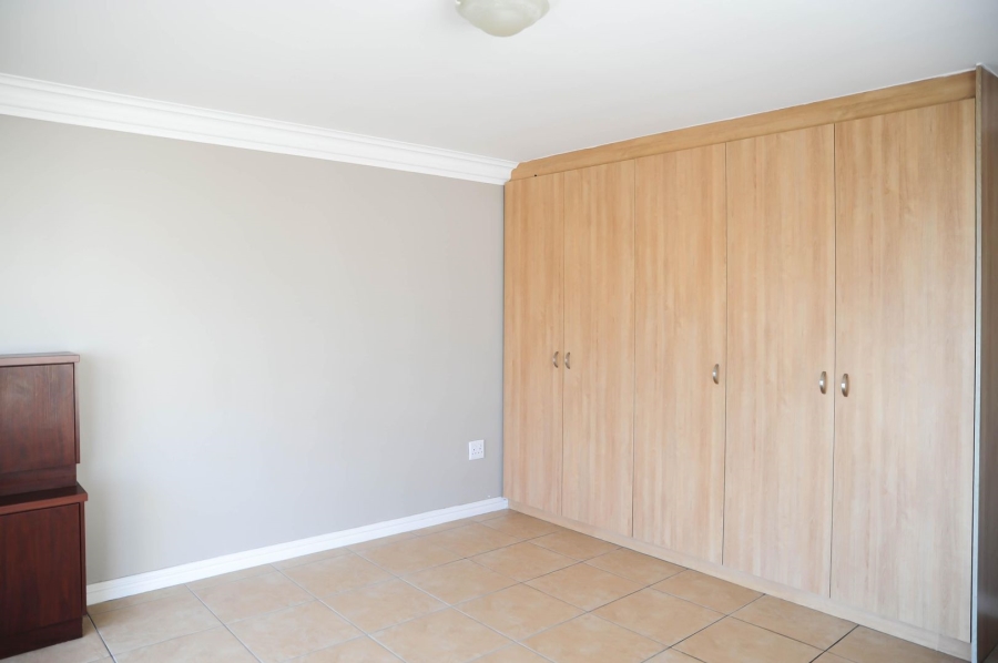 To Let 4 Bedroom Property for Rent in Calypso Beach Western Cape